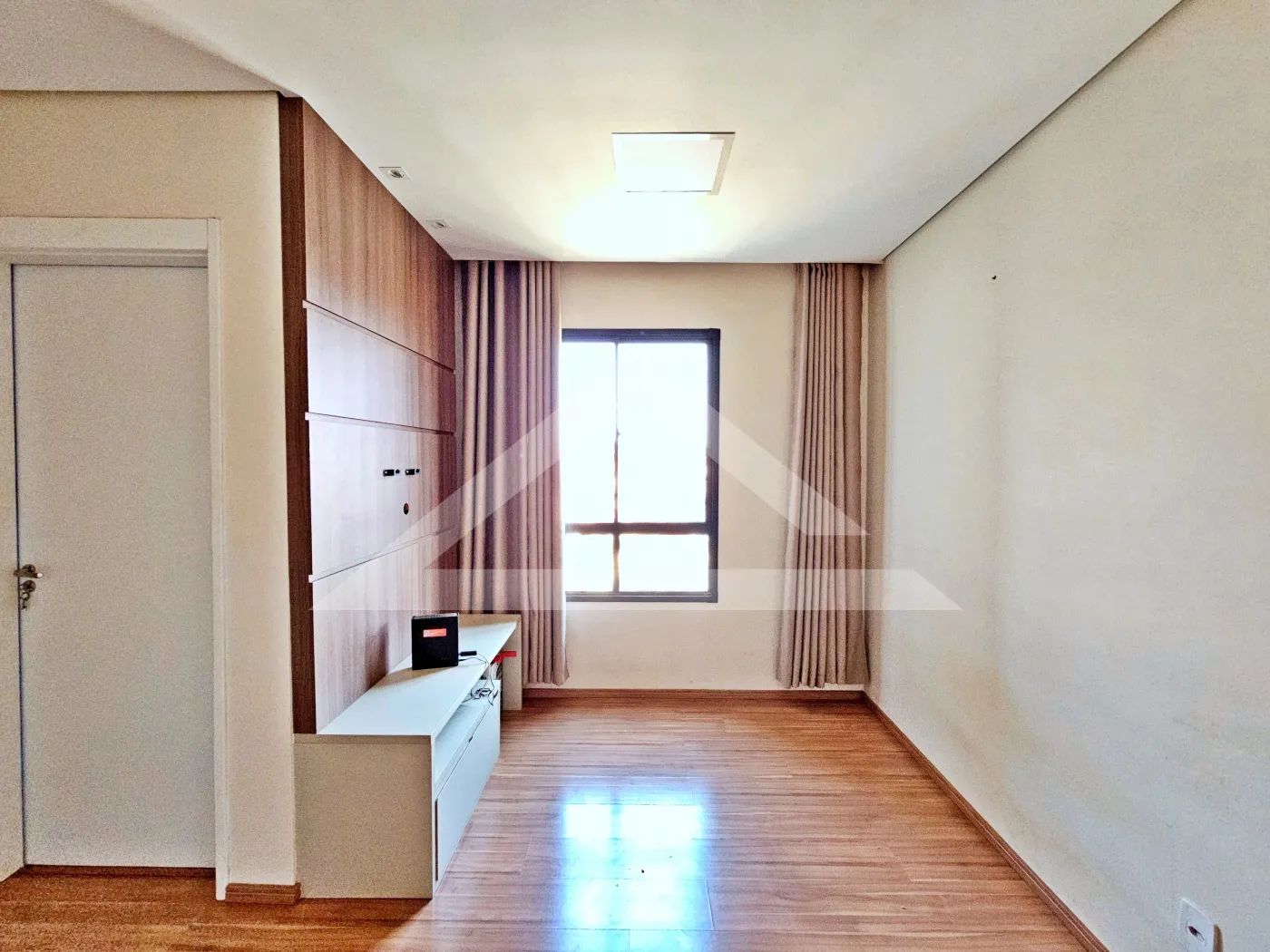 Alugar Apartamento / Padr&atilde;o em Ribeir&atilde;o Preto R$ 1.400,00 - Foto 2