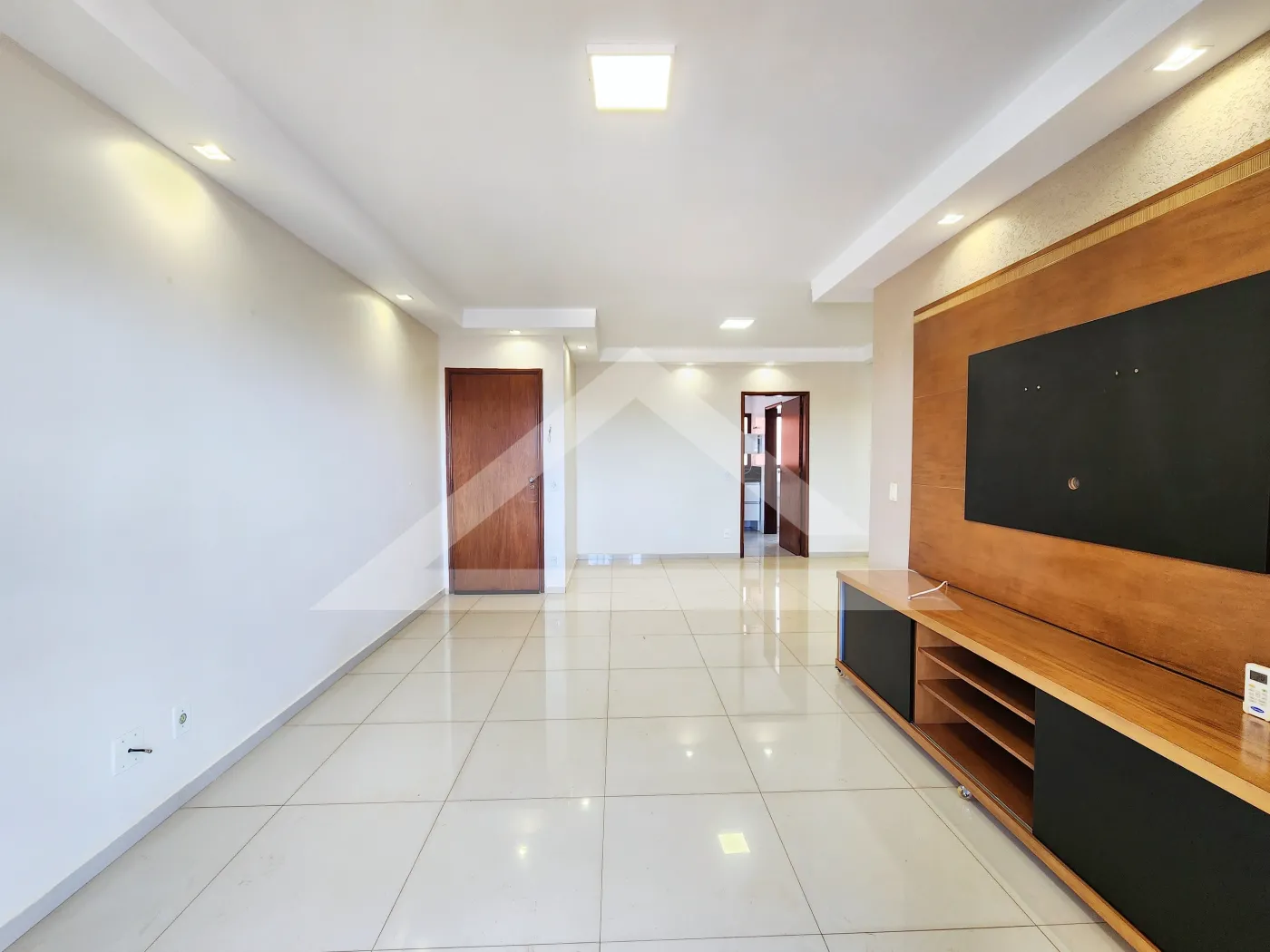 Alugar Apartamento / Padr&atilde;o em Ribeir&atilde;o Preto R$ 2.900,00 - Foto 3