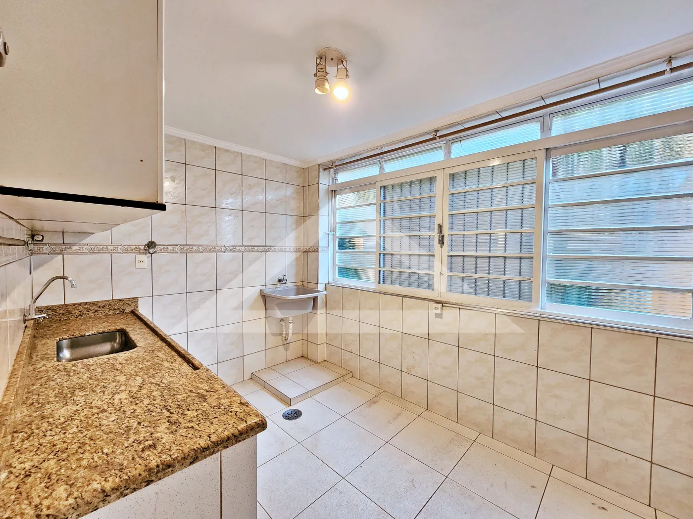 Alugar Apartamento / Padr&atilde;o em Ribeir&atilde;o Preto R$ 1.200,00 - Foto 7