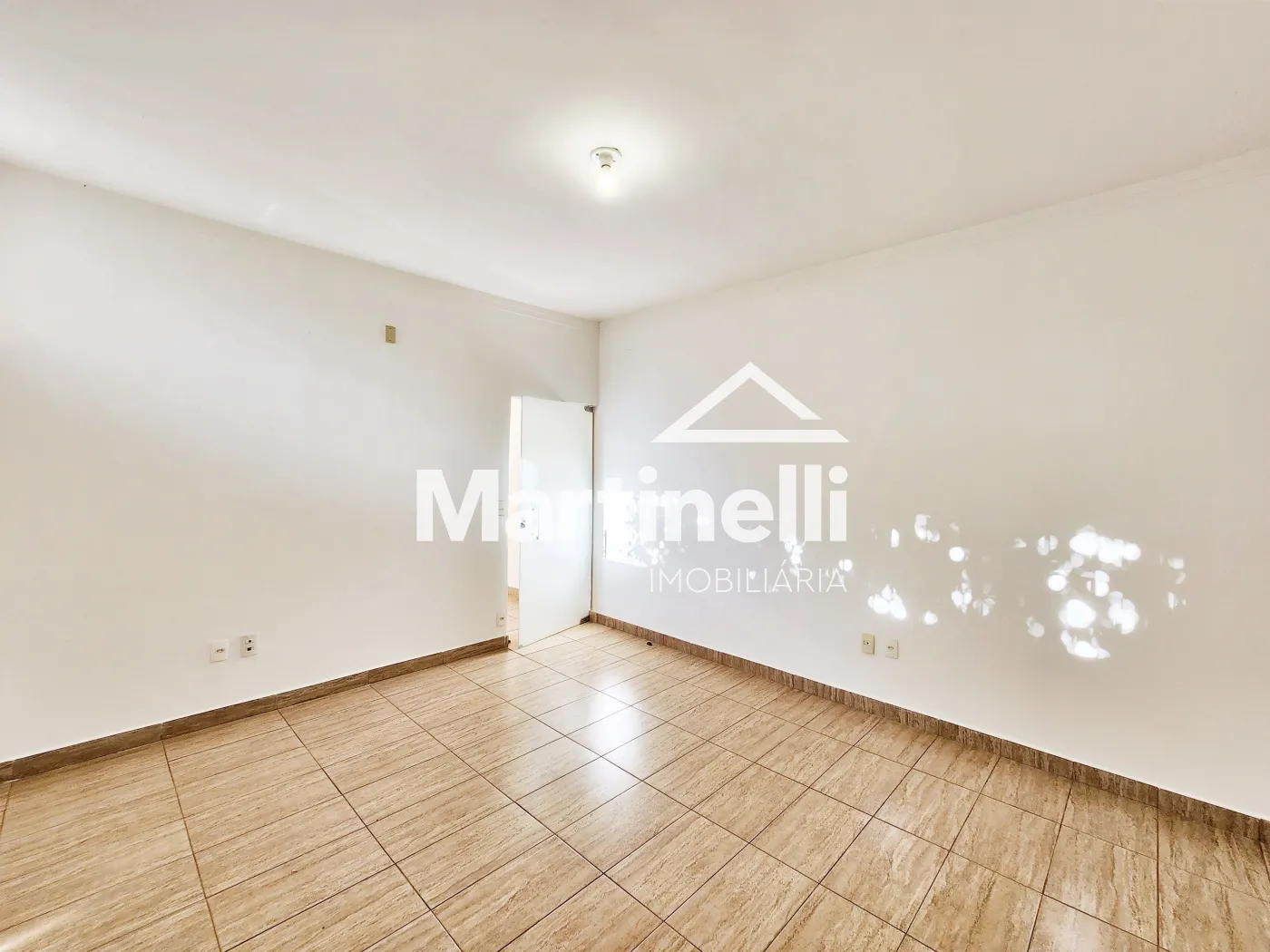 Alugar Comercial / Im&oacute;vel em Ribeir&atilde;o Preto R$ 5.000,00 - Foto 3
