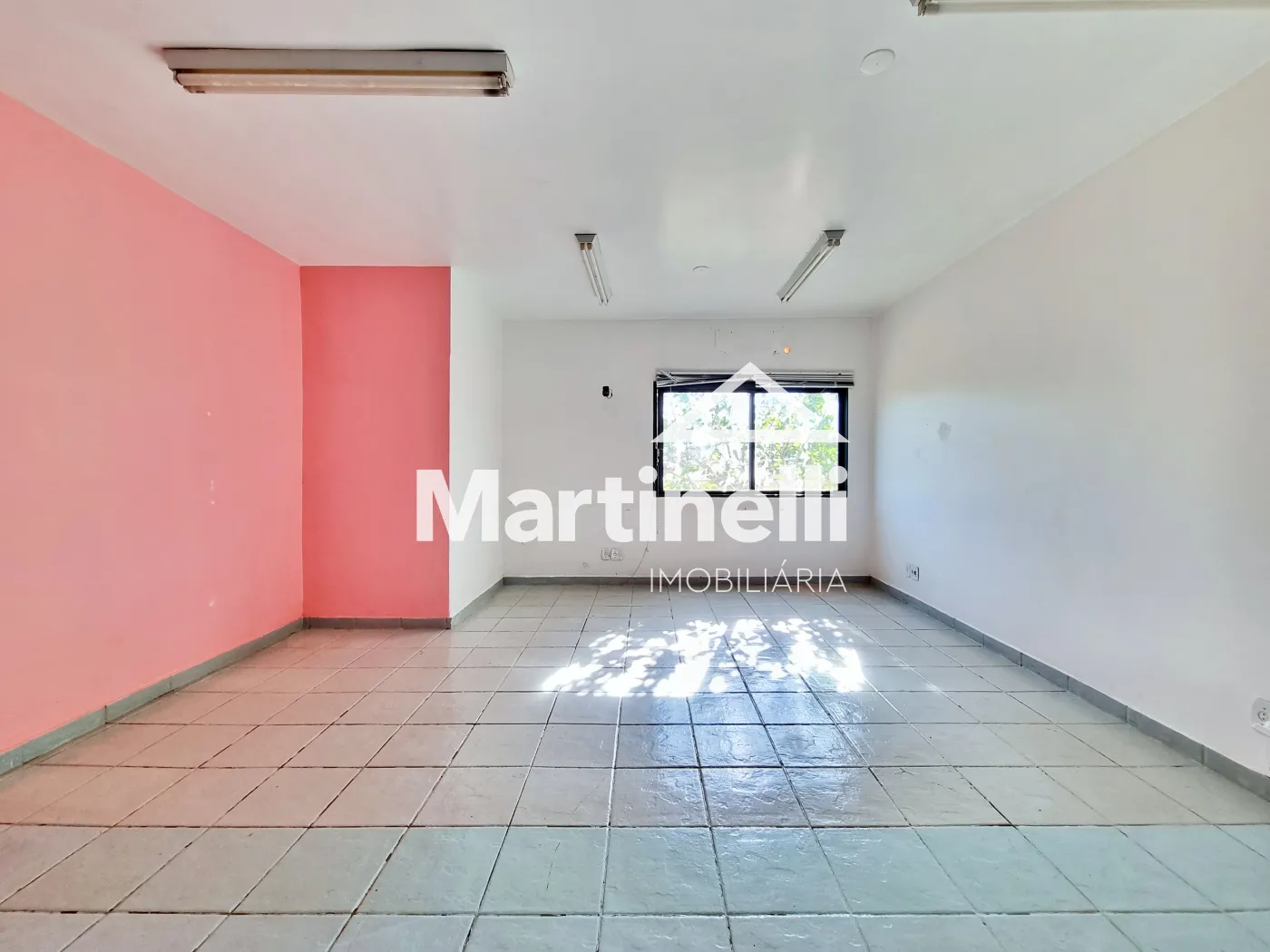 Alugar Comercial / Sal&atilde;o em Ribeir&atilde;o Preto R$ 1.800,00 - Foto 1