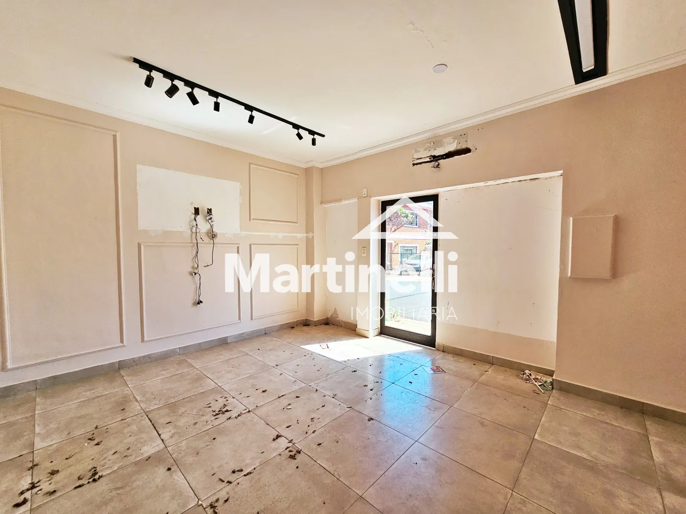 Alugar Comercial / Im&oacute;vel em Ribeir&atilde;o Preto R$ 1.800,00 - Foto 1