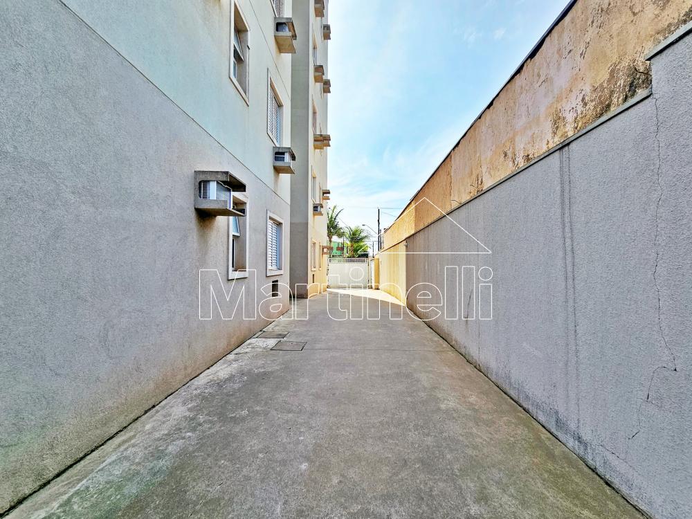 Alugar Apartamento / Padr&atilde;o em Ribeir&atilde;o Preto R$ 1.100,00 - Foto 18
