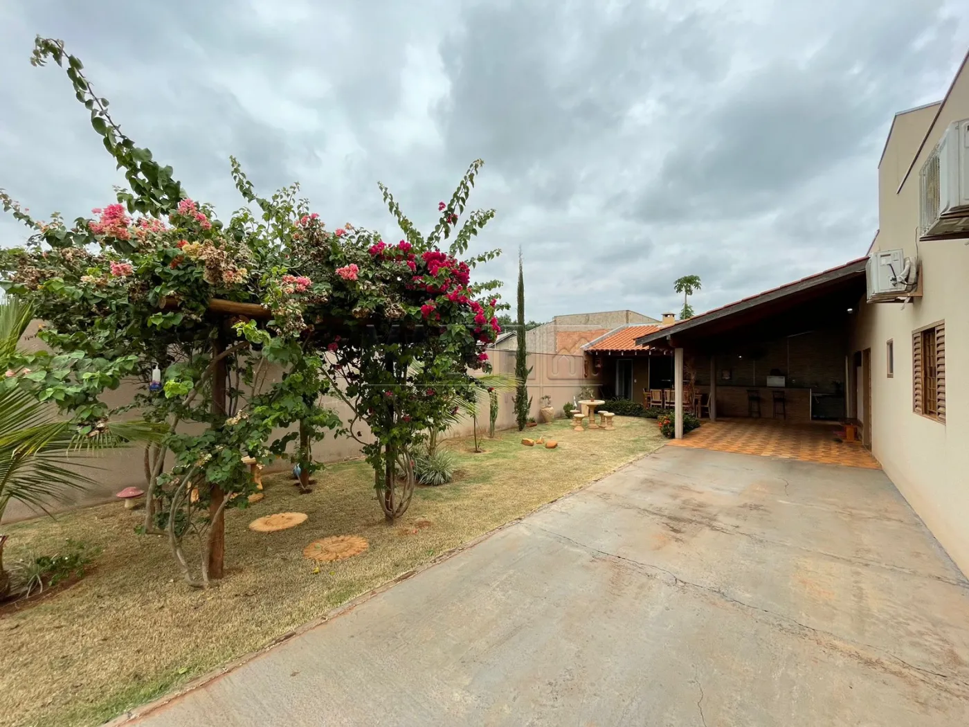 Comprar Casas / Padr&atilde;o em Ol&iacute;mpia R$ 590.000,00 - Foto 8