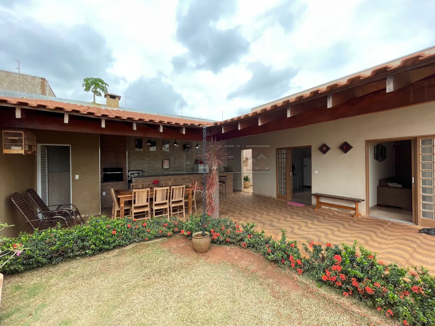 Comprar Casas / Padr&atilde;o em Ol&iacute;mpia R$ 590.000,00 - Foto 1