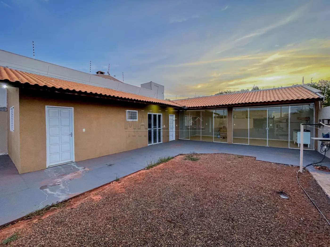 Comprar Casas / Padr&atilde;o em Ol&iacute;mpia R$ 370.000,00 - Foto 1