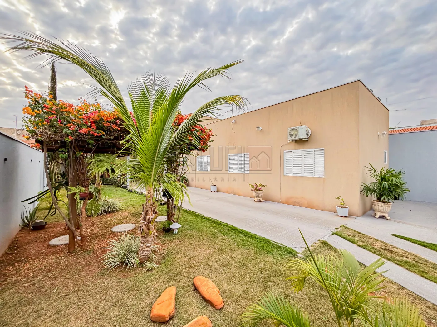 Comprar Casas / Padr&atilde;o em Ol&iacute;mpia R$ 680.000,00 - Foto 3