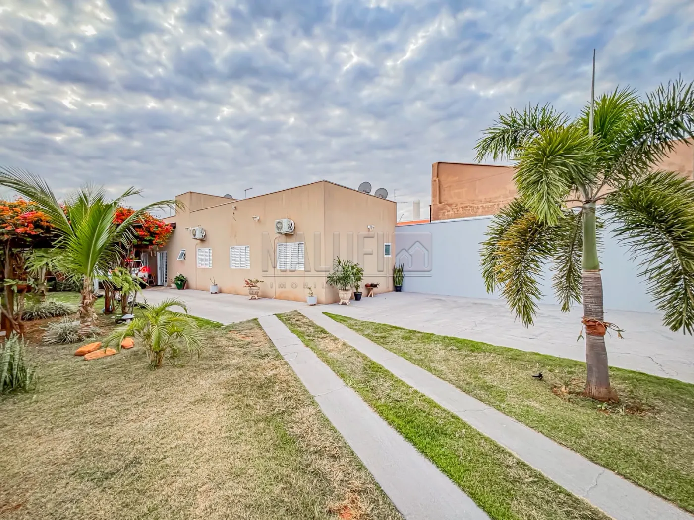 Comprar Casas / Padr&atilde;o em Ol&iacute;mpia R$ 680.000,00 - Foto 2