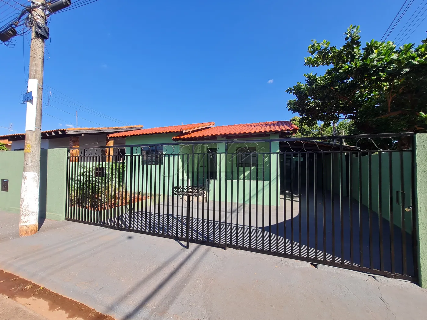 Alugar Residenciais / Casas em Santa Cruz do Rio Pardo R$ 1.350,00 - Foto 2
