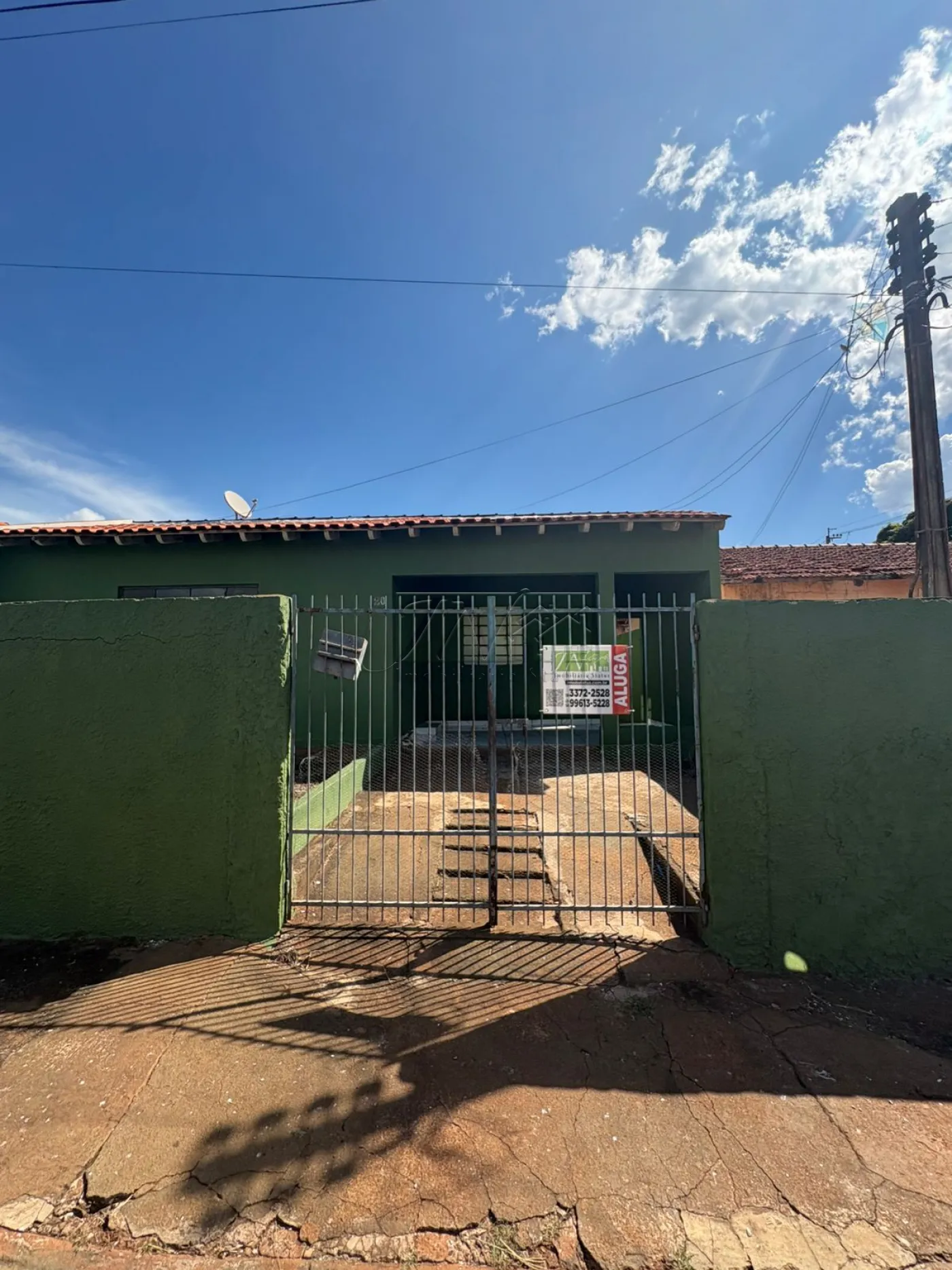 Alugar Residenciais / Casas em Santa Cruz do Rio Pardo R$ 900,00 - Foto 2