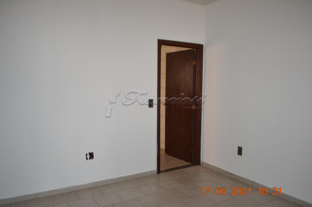 Alugar Casa / Padr&atilde;o em Itapetininga R$ 1.200,00 - Foto 2