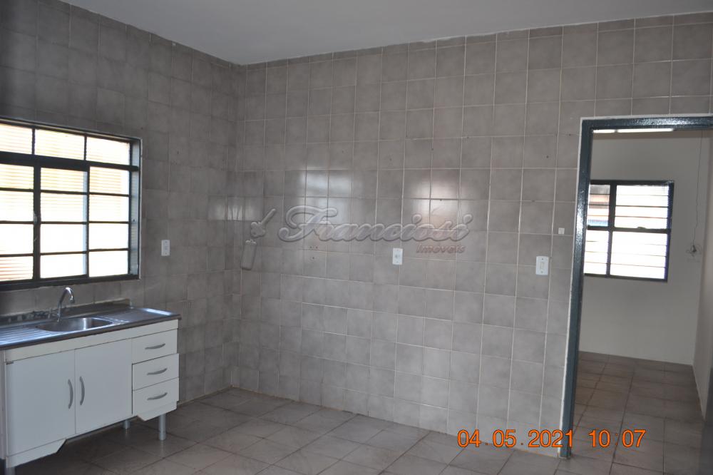 Alugar Casa / Padr&atilde;o em Itapetininga R$ 1.400,00 - Foto 2
