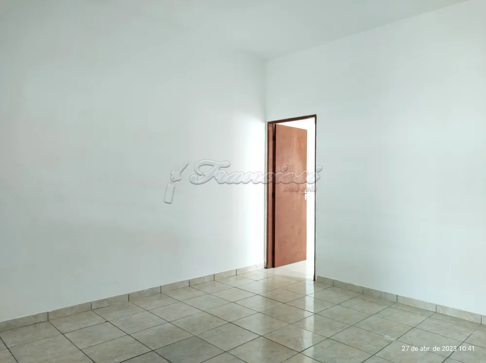 Alugar Casa / Padr&atilde;o em Itapetininga R$ 1.000,00 - Foto 1