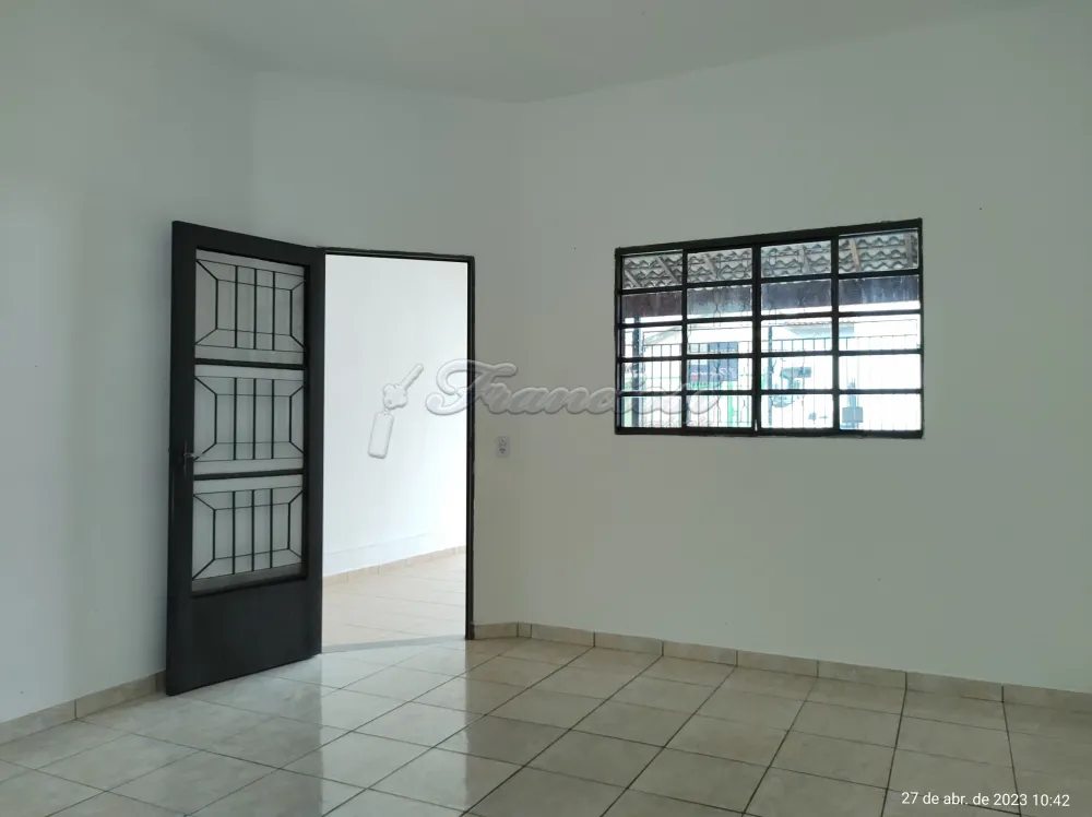 Alugar Casa / Padr&atilde;o em Itapetininga R$ 1.000,00 - Foto 2