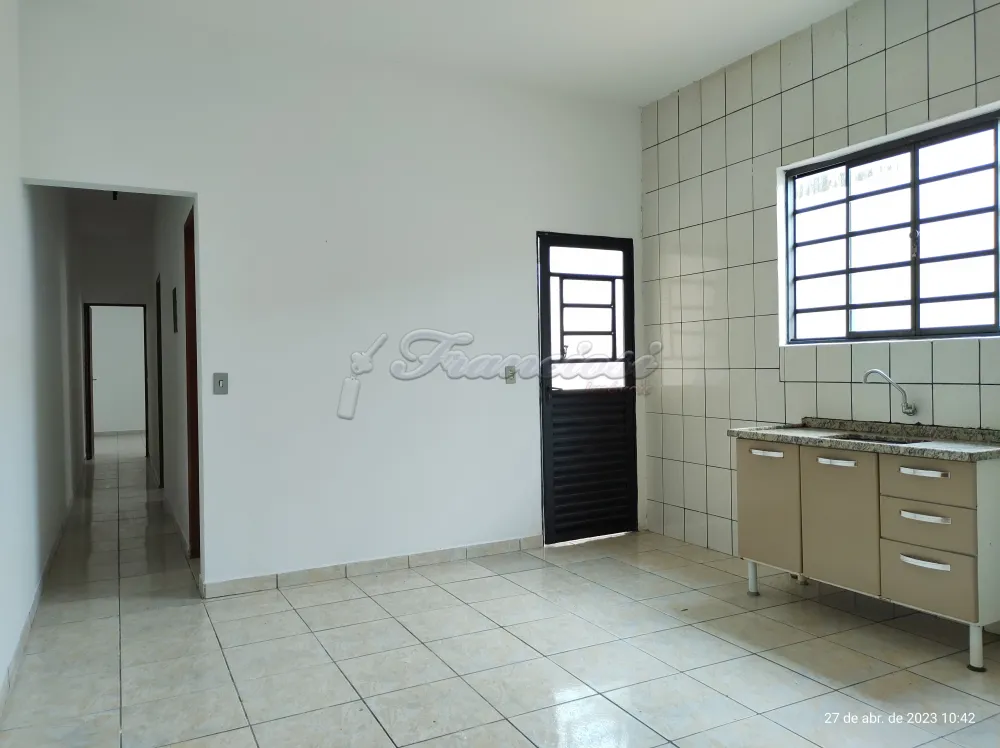 Alugar Casa / Padr&atilde;o em Itapetininga R$ 1.000,00 - Foto 3