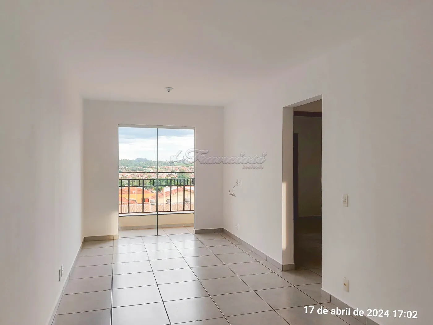 Alugar Apartamento / Condom&iacute;nio em Itapetininga R$ 1.200,00 - Foto 2