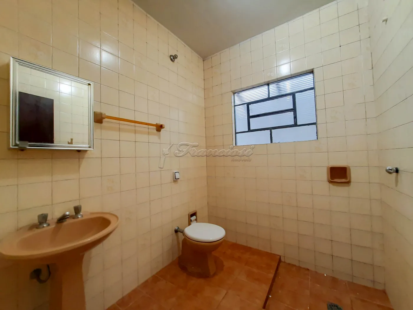 Alugar Casa / Padr&atilde;o em Itapetininga R$ 1.300,00 - Foto 3