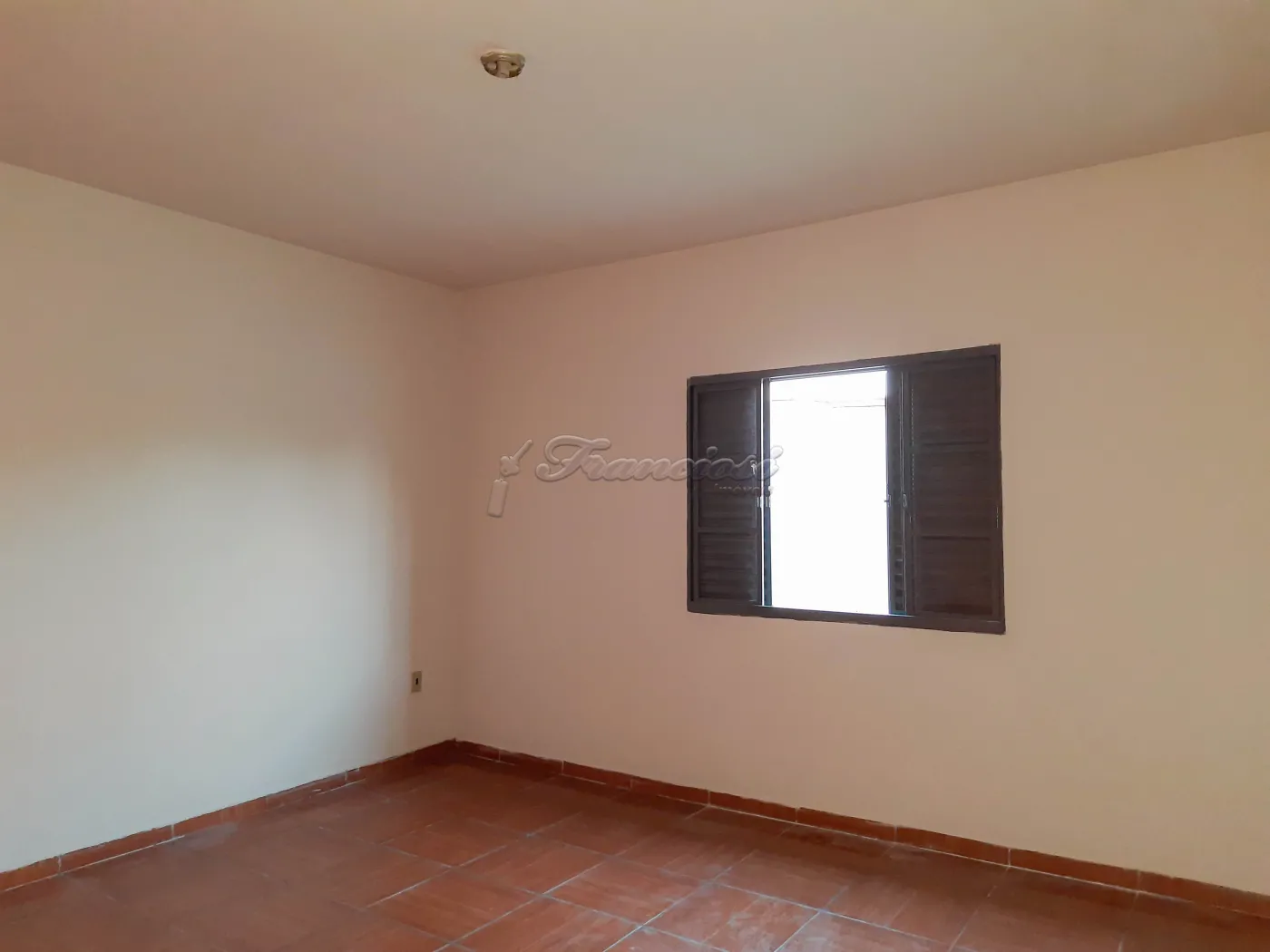 Alugar Casa / Padr&atilde;o em Itapetininga R$ 1.300,00 - Foto 4