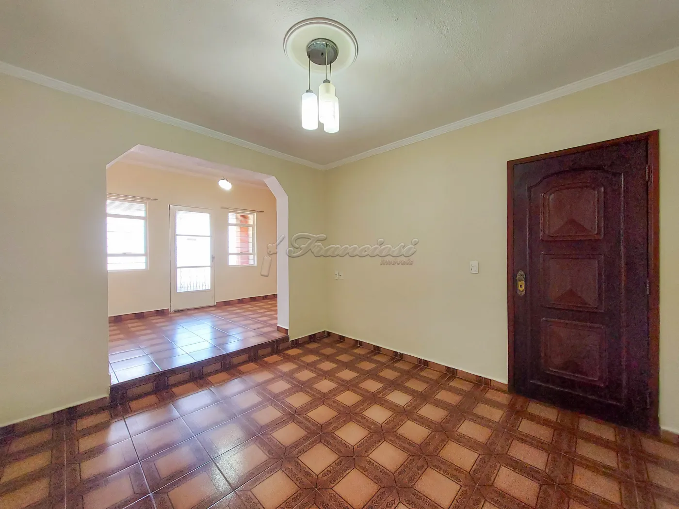 Alugar Casa / Padr&atilde;o em Itapetininga R$ 2.200,00 - Foto 1