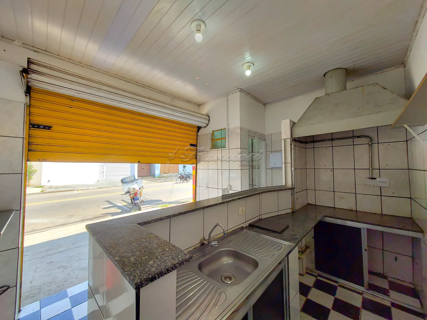 Alugar Comercial / Sal&atilde;o em Itapetininga R$ 650,00 - Foto 2