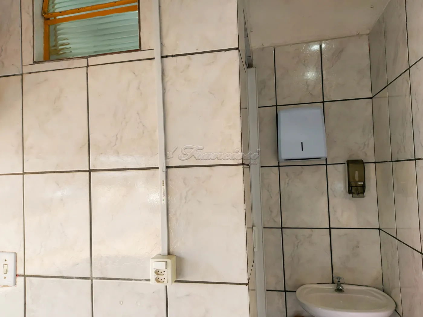 Alugar Comercial / Sal&atilde;o em Itapetininga R$ 650,00 - Foto 3