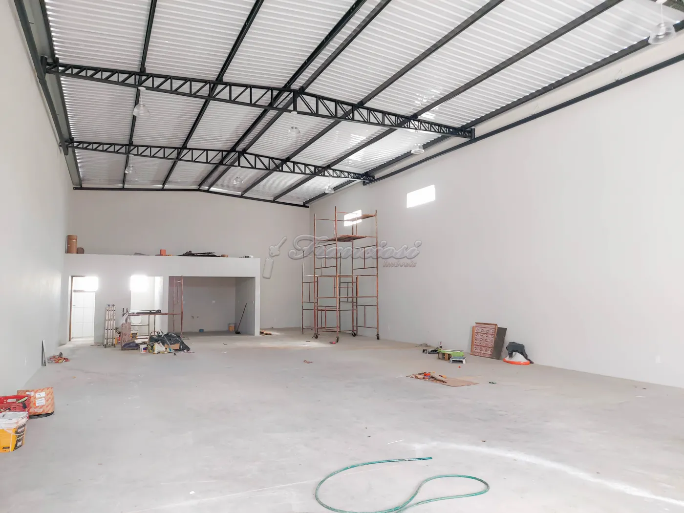 Alugar Comercial / Barrac&atilde;o em Itapetininga R$ 5.500,00 - Foto 1