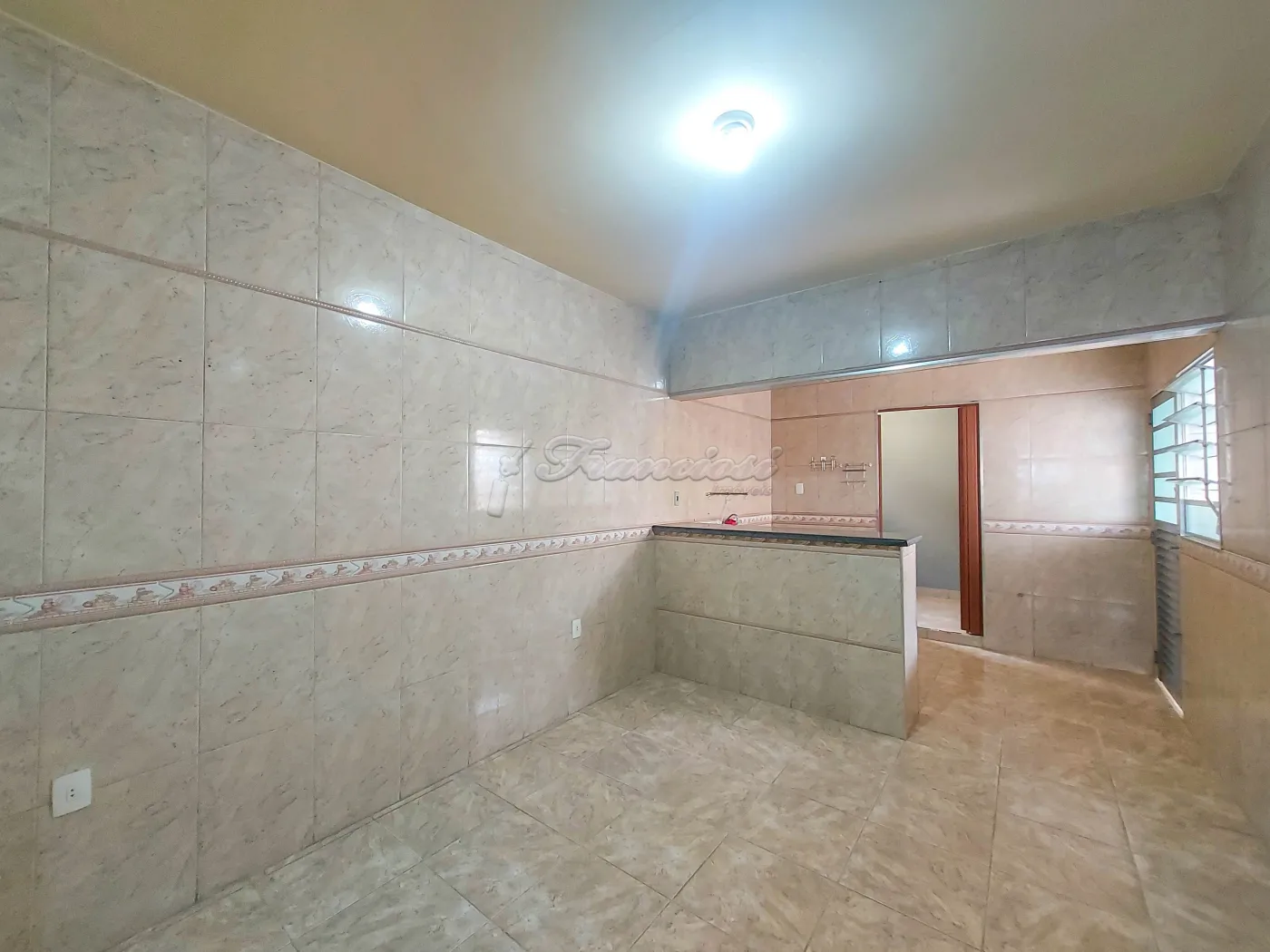 Alugar Casa / Padr&atilde;o em Itapetininga R$ 1.700,00 - Foto 4