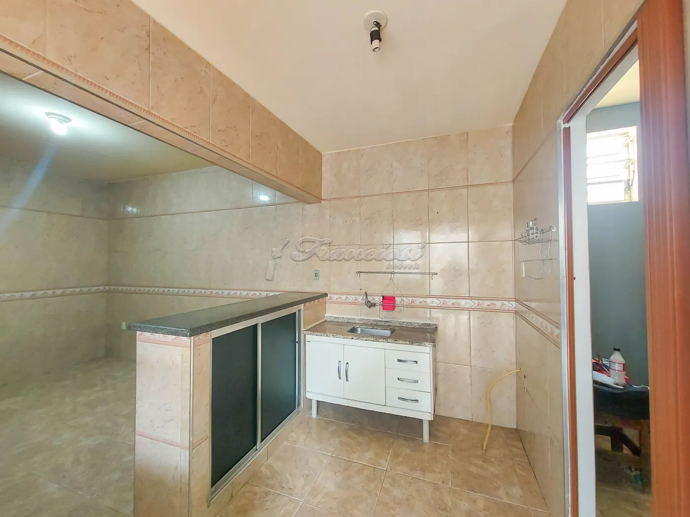 Alugar Casa / Padr&atilde;o em Itapetininga R$ 1.700,00 - Foto 6