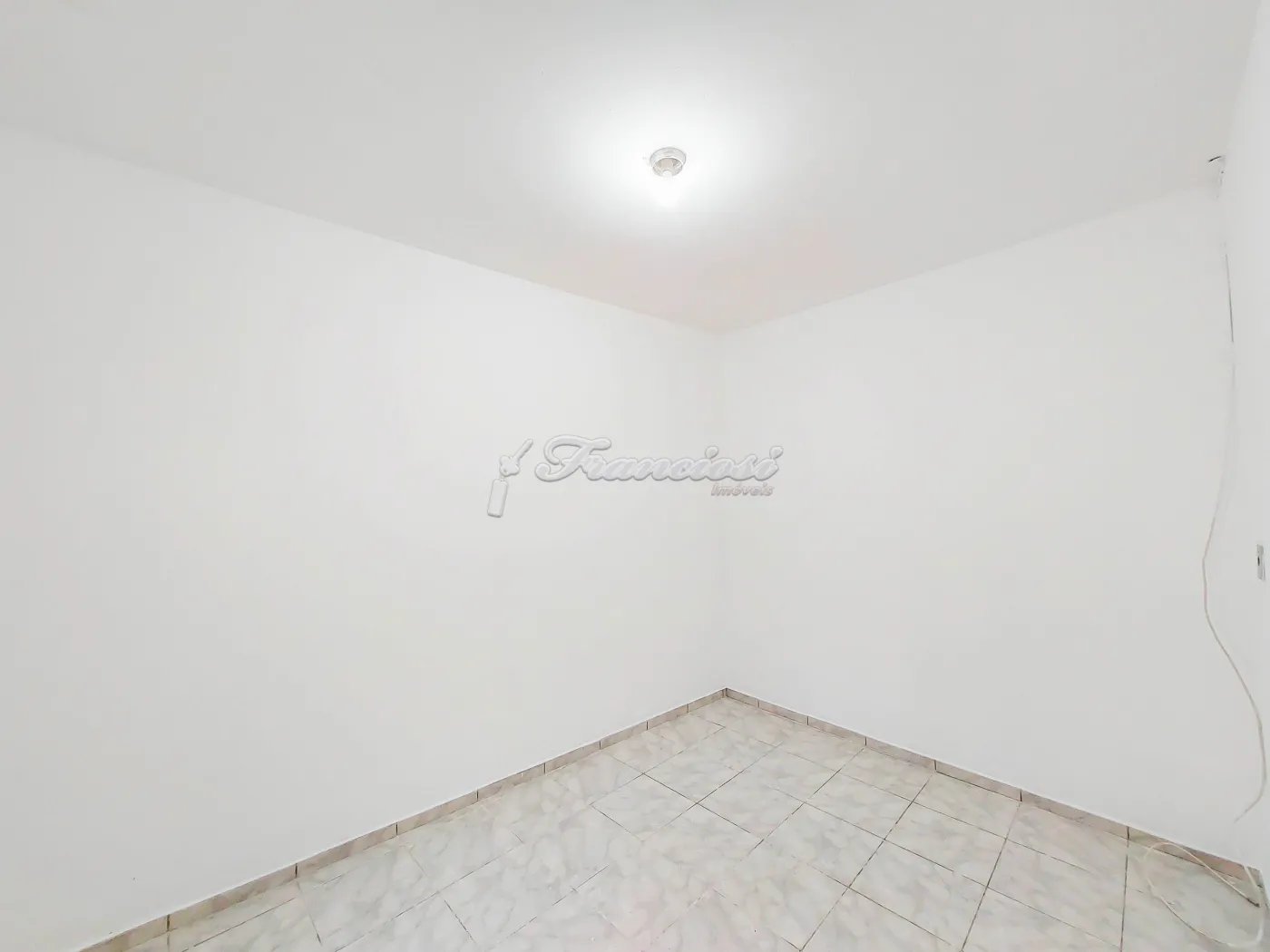 Alugar Casa / Padr&atilde;o em Itapetininga R$ 1.000,00 - Foto 4