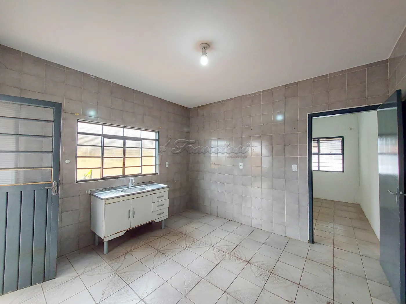 Alugar Casa / Padr&atilde;o em Itapetininga R$ 1.400,00 - Foto 2