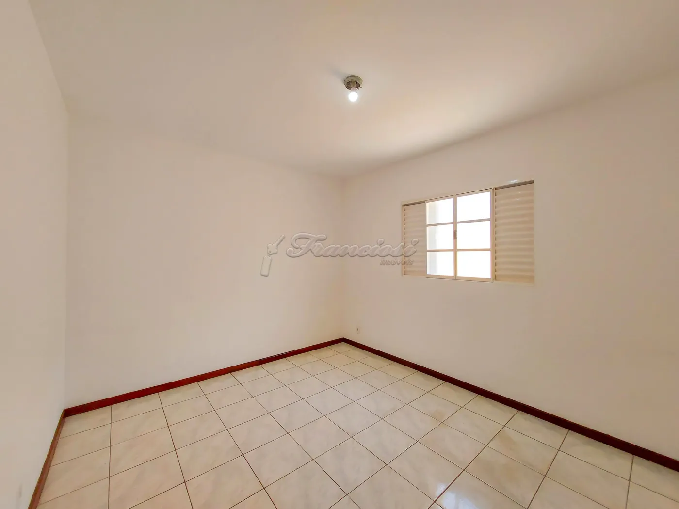 Alugar Casa / Padr&atilde;o em Itapetininga R$ 1.700,00 - Foto 4
