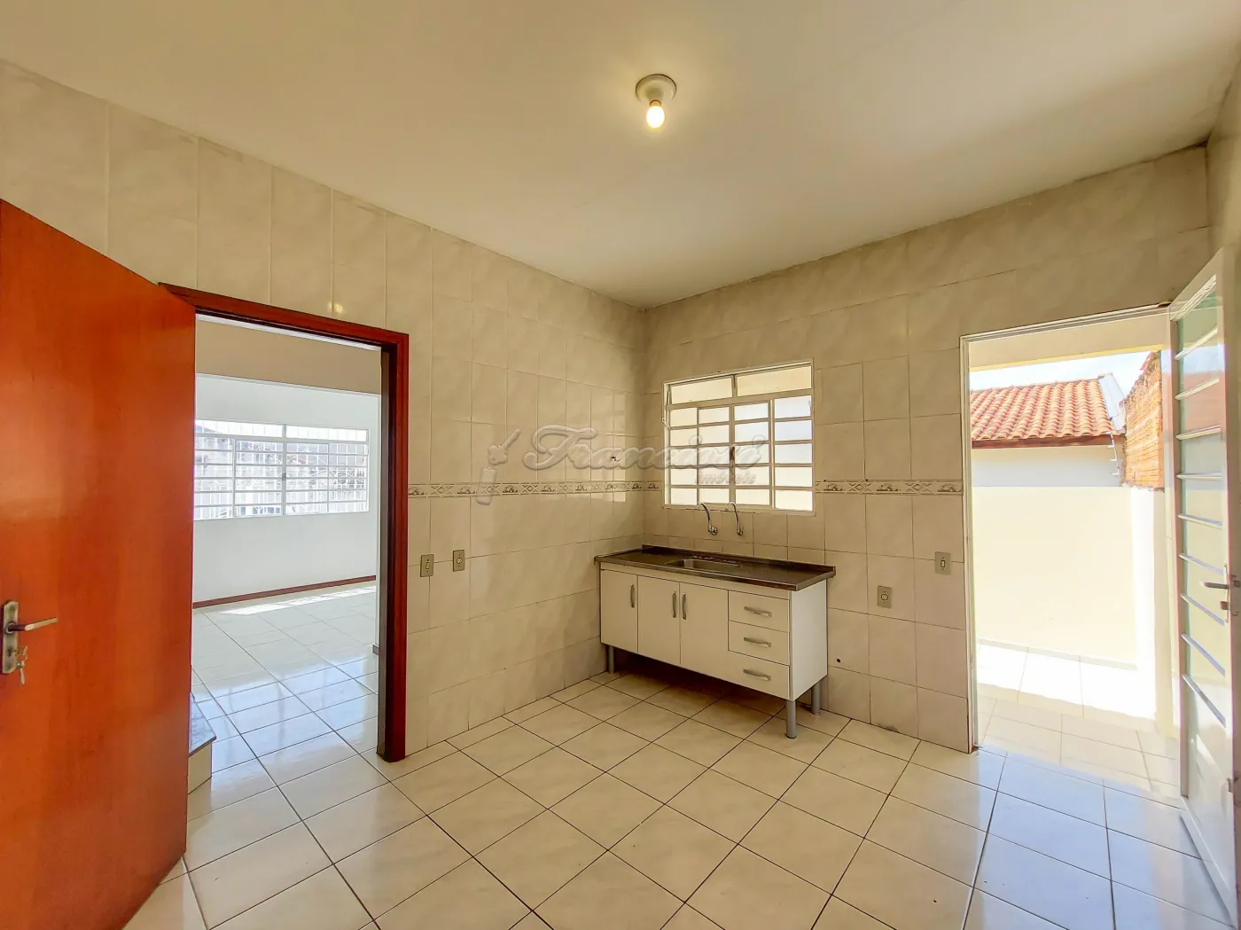 Alugar Casa / Padr&atilde;o em Itapetininga R$ 1.700,00 - Foto 5
