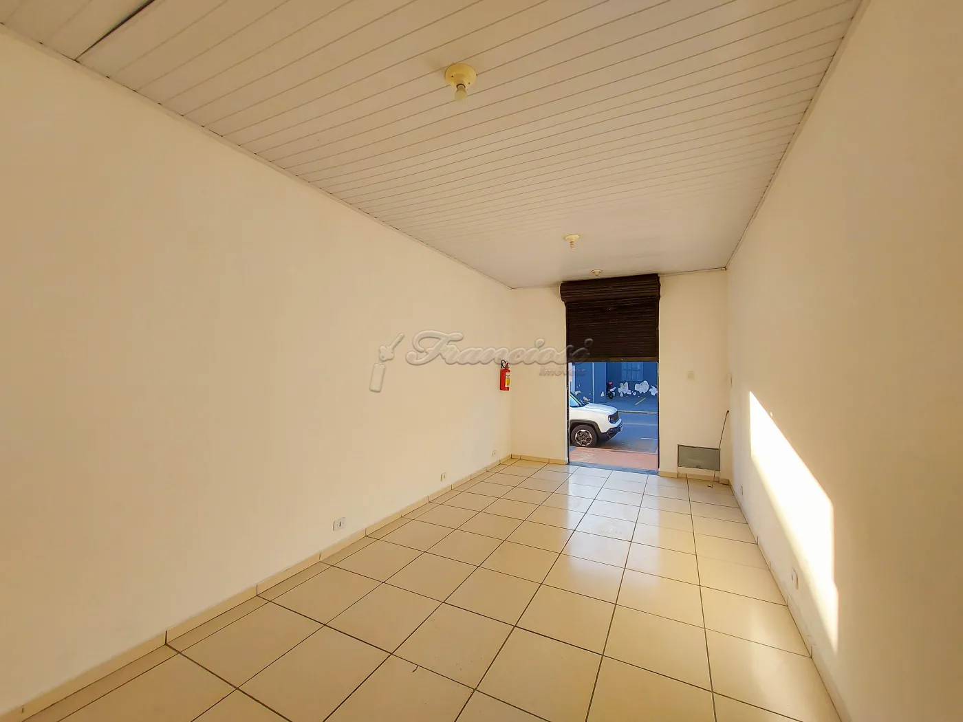 Alugar Comercial / Sal&atilde;o em Itapetininga R$ 800,00 - Foto 2