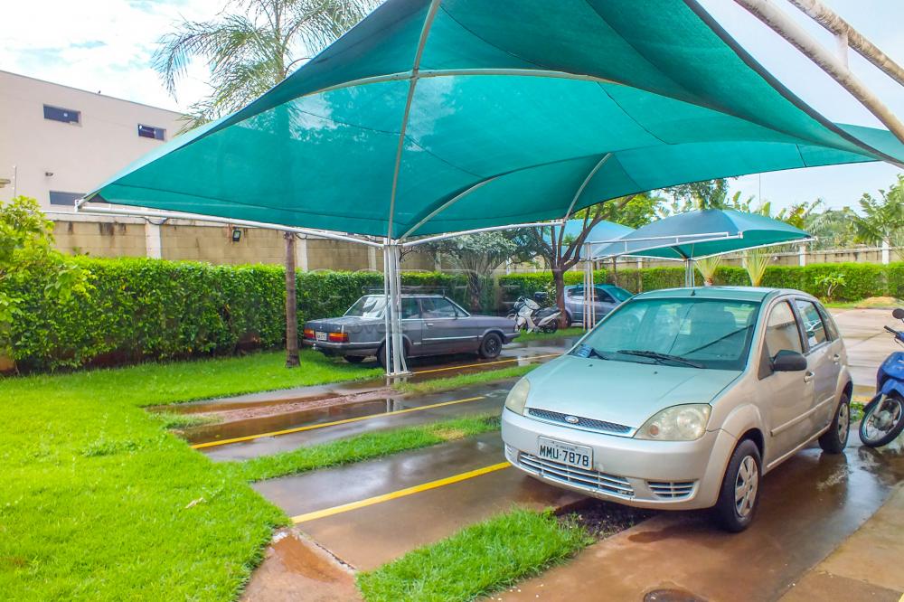 Alugar Apartamento / Padr&atilde;o em Ara&ccedil;atuba R$ 850,00 - Foto 2