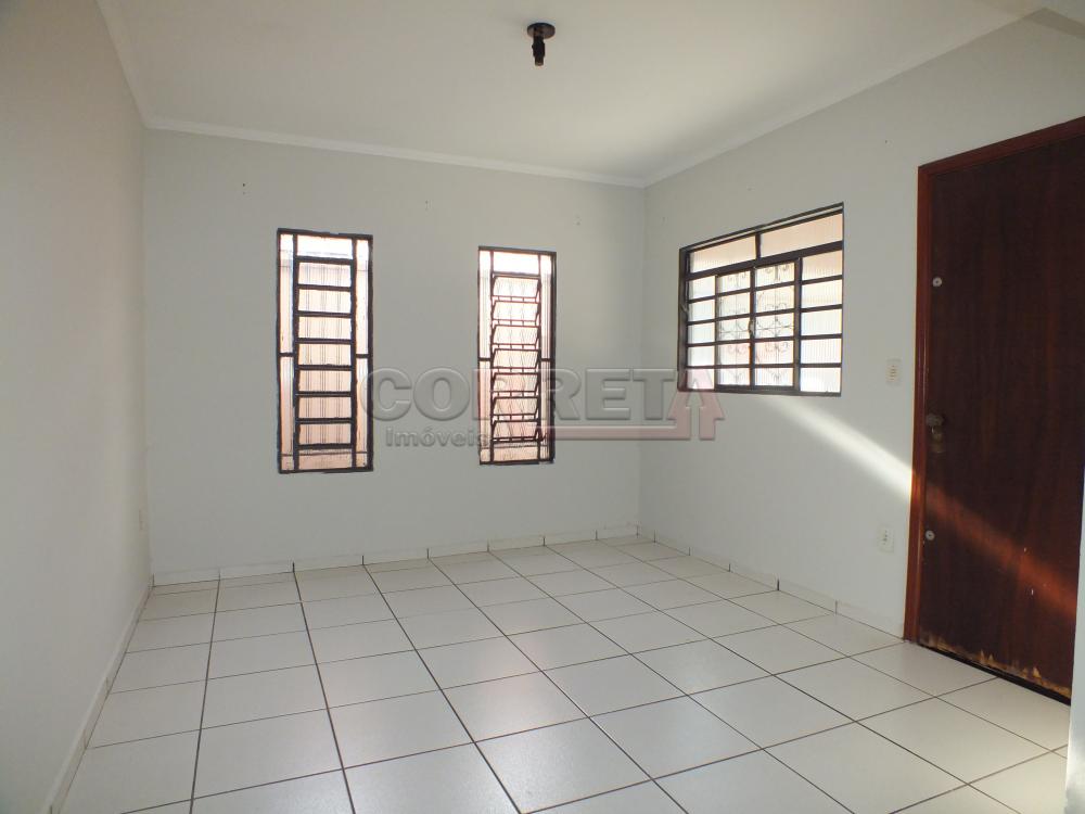 Alugar Casa / Residencial em Ara&ccedil;atuba R$ 900,00 - Foto 2