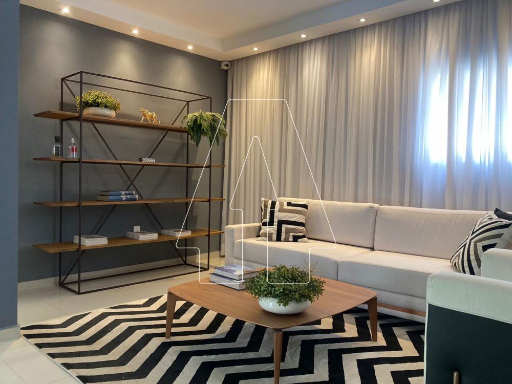 Alugar Casa / Condom&iacute;nio em Ara&ccedil;atuba R$ 4.300,00 - Foto 2