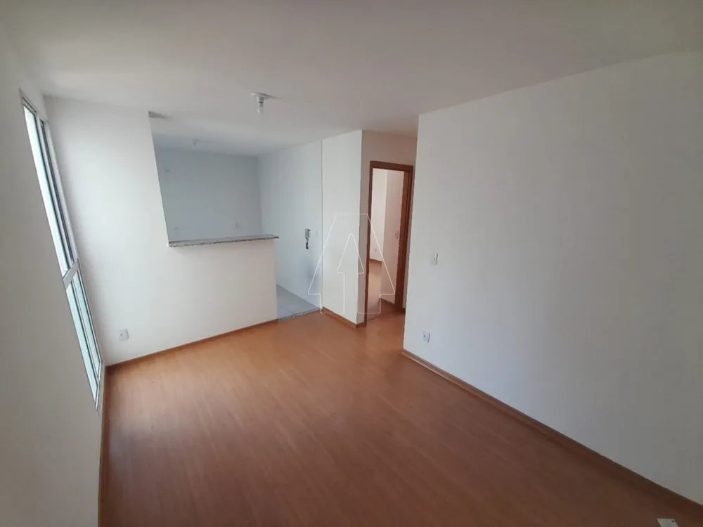 Alugar Apartamento / Padr&atilde;o em Ara&ccedil;atuba R$ 780,00 - Foto 1