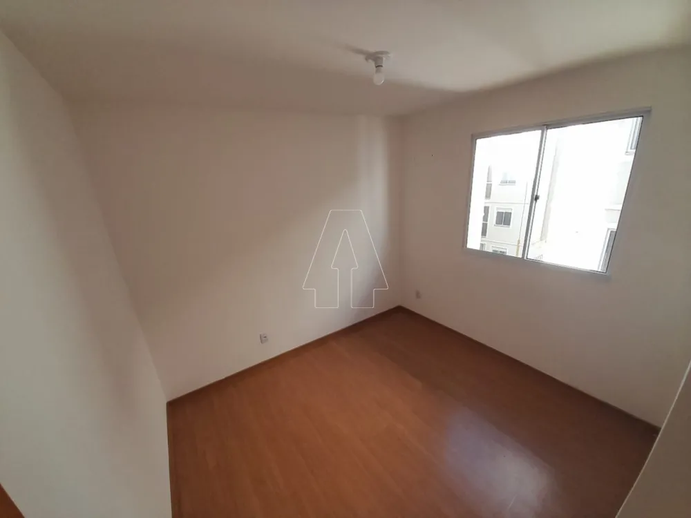 Alugar Apartamento / Padr&atilde;o em Ara&ccedil;atuba R$ 780,00 - Foto 2