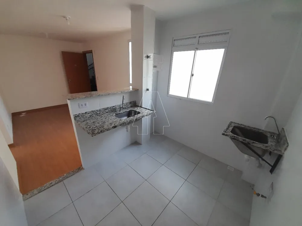 Alugar Apartamento / Padr&atilde;o em Ara&ccedil;atuba R$ 780,00 - Foto 6