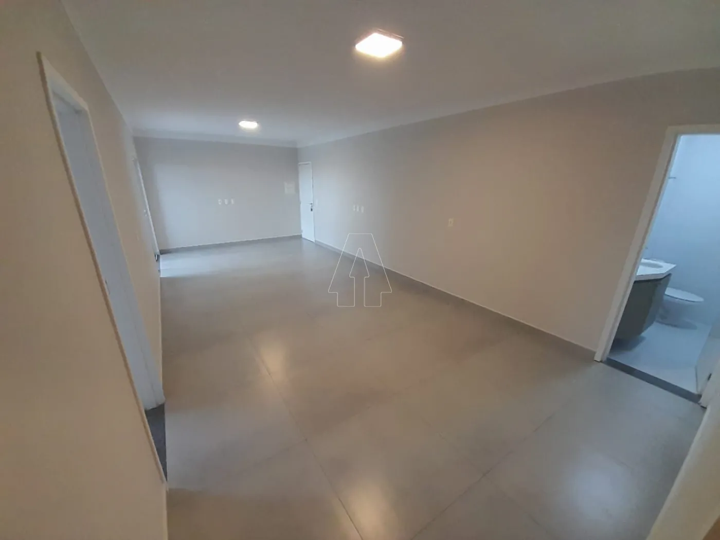 Alugar Apartamento / Padr&atilde;o em Ara&ccedil;atuba R$ 3.000,00 - Foto 1