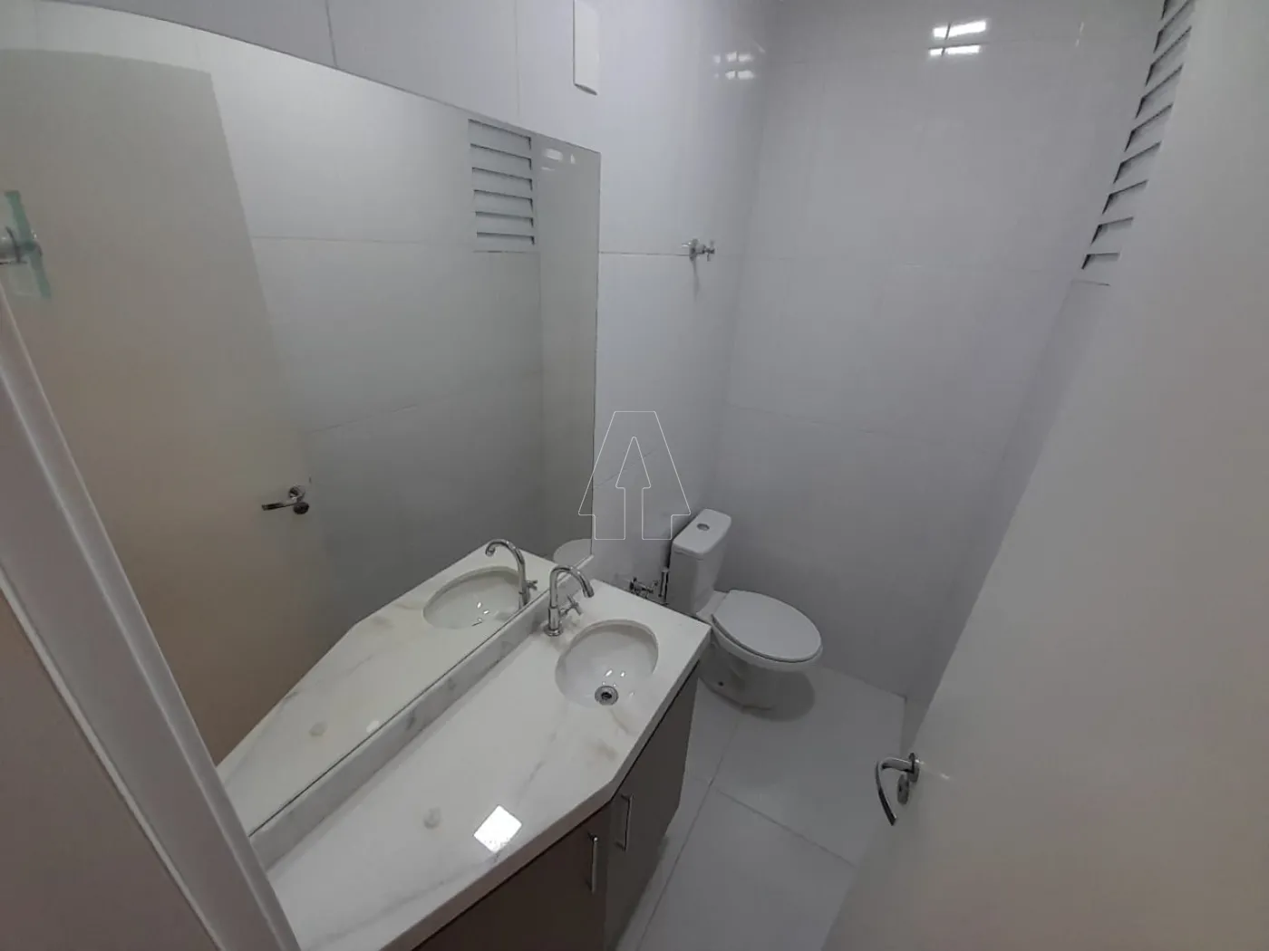 Alugar Apartamento / Padr&atilde;o em Ara&ccedil;atuba R$ 3.000,00 - Foto 3