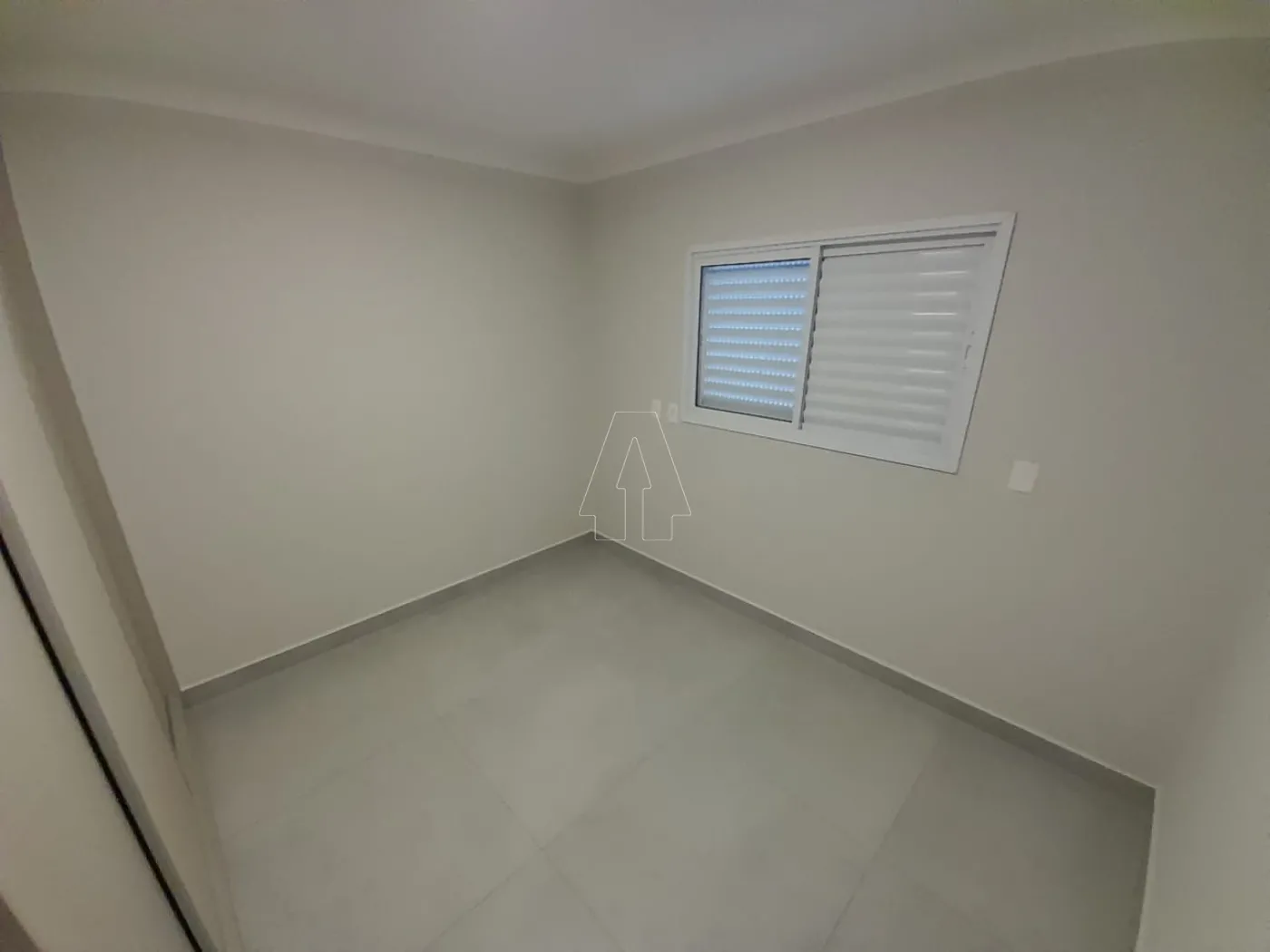 Alugar Apartamento / Padr&atilde;o em Ara&ccedil;atuba R$ 3.000,00 - Foto 6