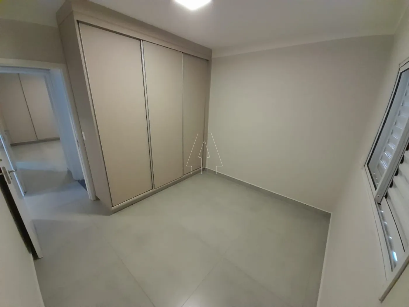 Alugar Apartamento / Padr&atilde;o em Ara&ccedil;atuba R$ 3.000,00 - Foto 7