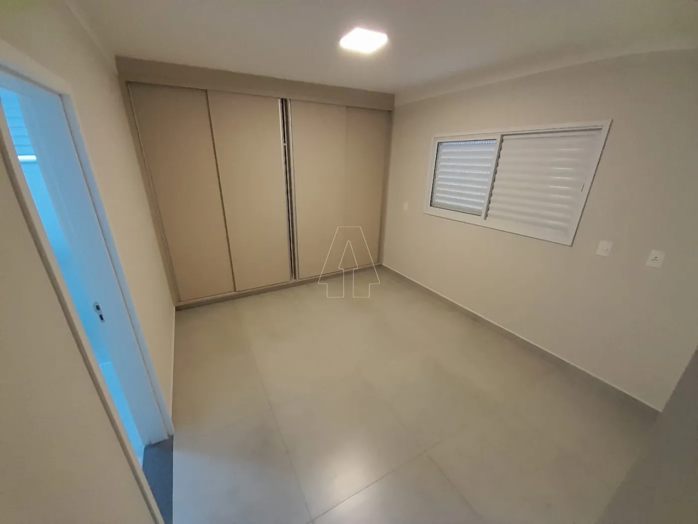 Alugar Apartamento / Padr&atilde;o em Ara&ccedil;atuba R$ 3.000,00 - Foto 8