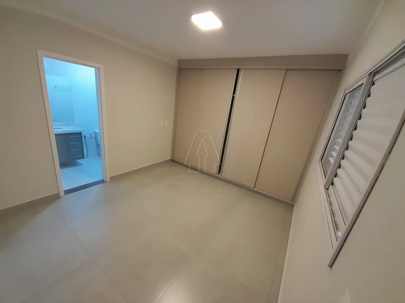 Alugar Apartamento / Padr&atilde;o em Ara&ccedil;atuba R$ 3.000,00 - Foto 9