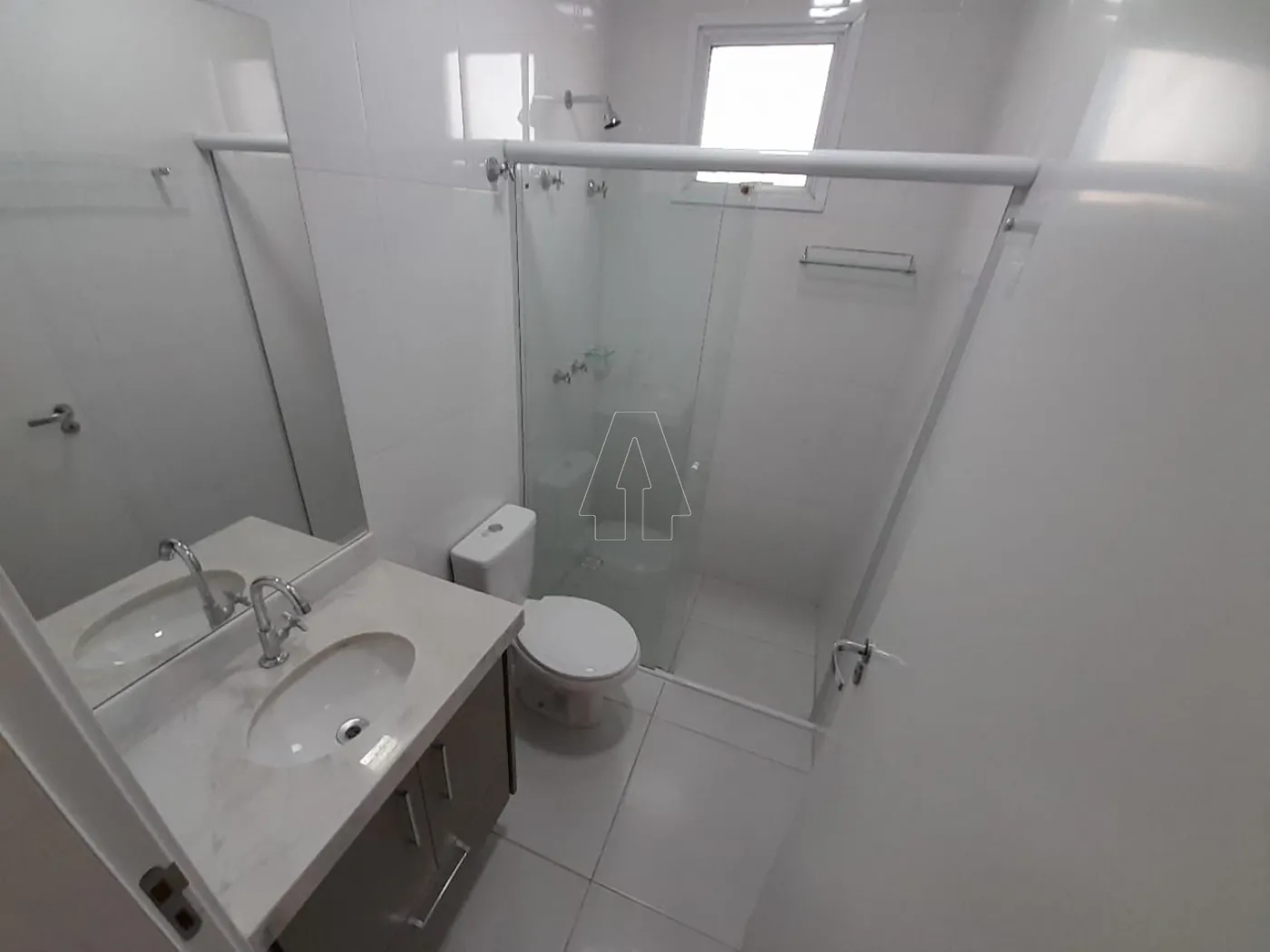 Alugar Apartamento / Padr&atilde;o em Ara&ccedil;atuba R$ 3.000,00 - Foto 11
