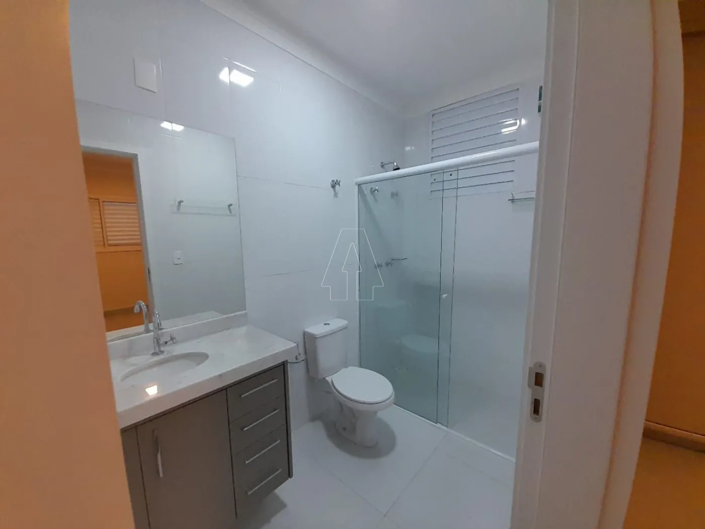 Alugar Apartamento / Padr&atilde;o em Ara&ccedil;atuba R$ 3.000,00 - Foto 10