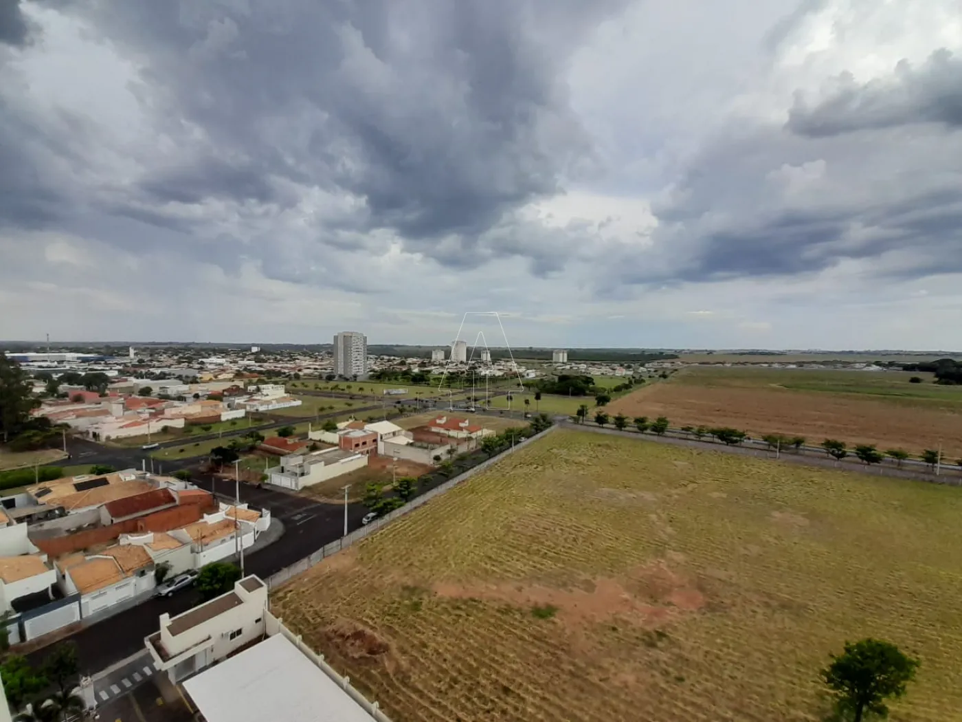 Alugar Apartamento / Padr&atilde;o em Ara&ccedil;atuba R$ 3.000,00 - Foto 15