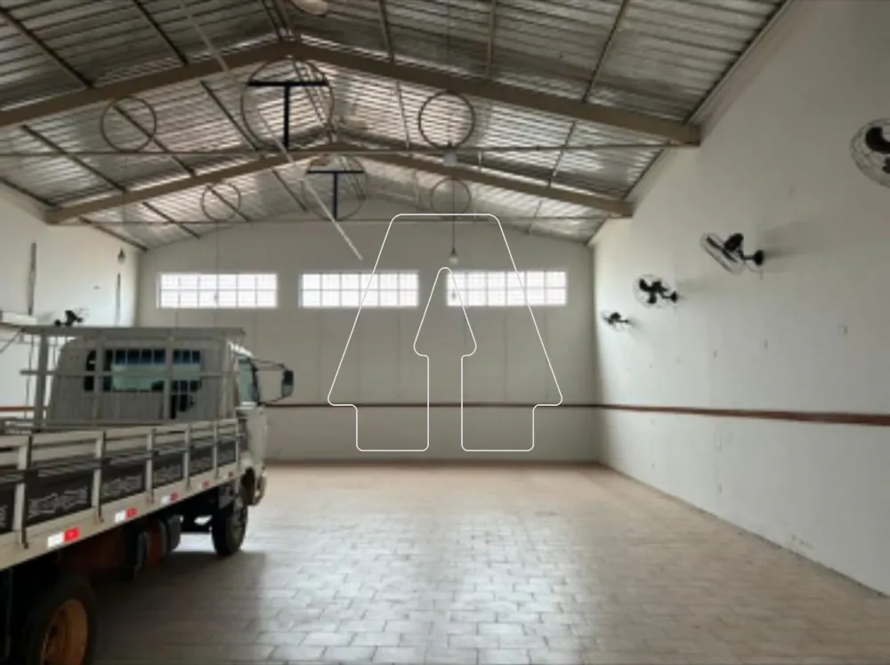 Alugar Comercial / Galp&atilde;o em Ara&ccedil;atuba R$ 5.500,00 - Foto 2