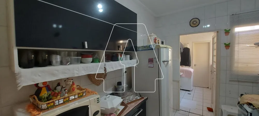 Alugar Apartamento / Padr&atilde;o em Ara&ccedil;atuba R$ 1.800,00 - Foto 4
